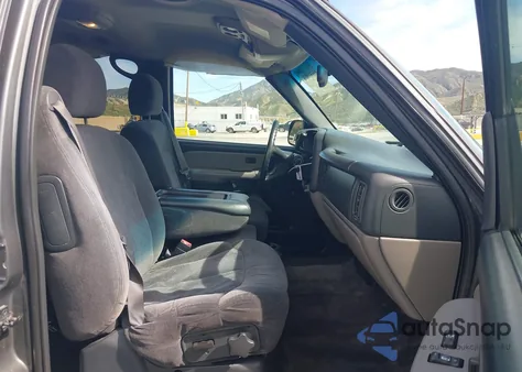 2002 Chevrolet Tahoe Ls z USA, uszkodzony, nr VIN 1GNEC13T22R319141